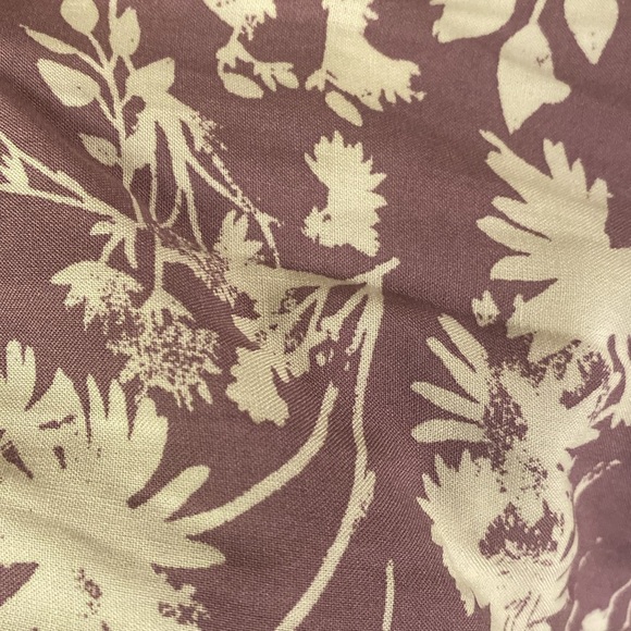 🆕 Listicle Lavender Floral Blouse - Picture 9 of 10